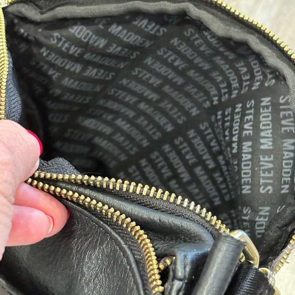 Steve Madden Embossed Black Messenger Bag - Picture 6 of 9